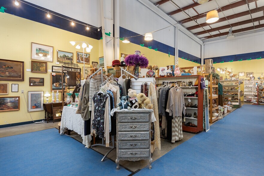 More Photos Of 3128 Ne Highway 101, Lincoln City Storefront For Sale