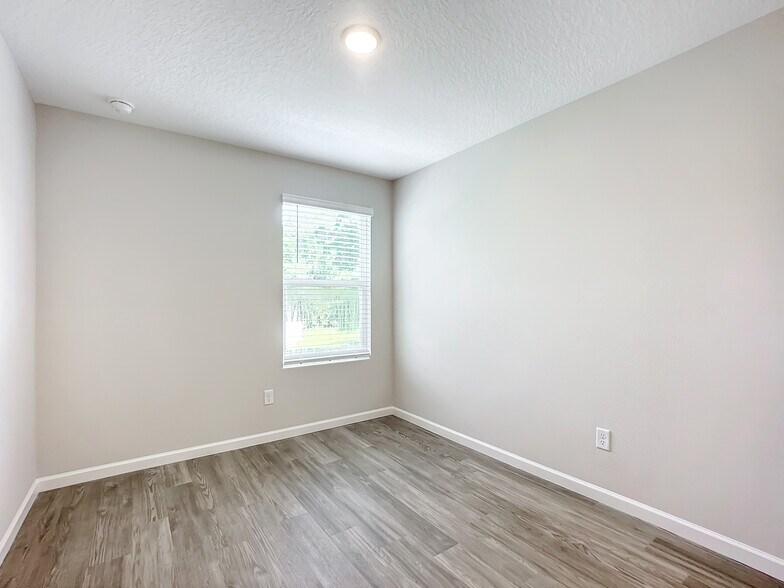 More Photos Of 6421 Breezy Oaks Way, Jacksonville Apartments For Sale