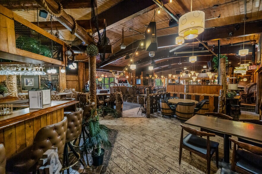 More Photos Of 1900 & 1924 Marshall St NE, Minneapolis Restaurant For Sale