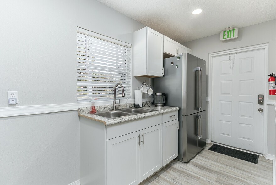 More Photos Of 621 S Locust Ave, Sanford Loft Creative Space For Sale