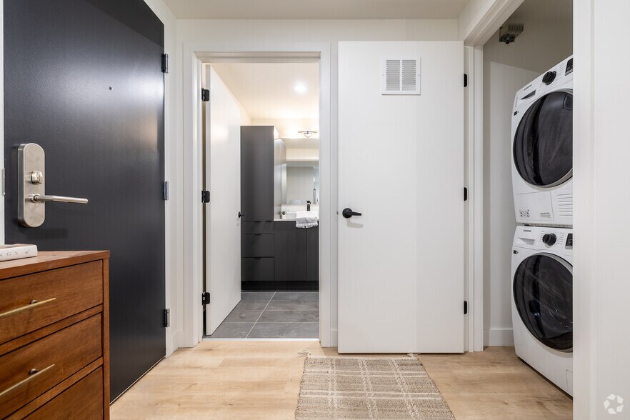 More Photos Of 2350 Rue Saint-Patrick, Montréal Apartments For Lease