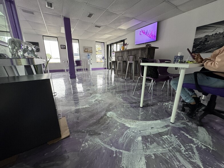 More Photos Of 1211 E Main St, Lakeland Auto Dealership For Lease