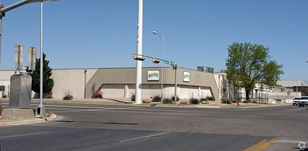 Primary Photo Of 3203 Avenue B, Lubbock Food Processing For Sale