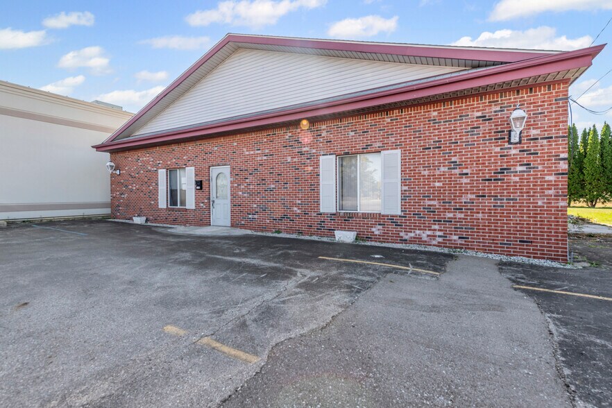 More Photos Of 3103 Lapeer Rd, Port Huron General Retail For Sale