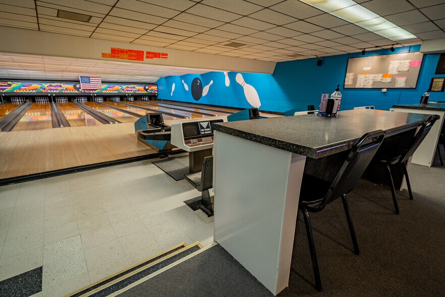 More Photos Of 675 Grant St, Winneconne Bowling Alley For Sale