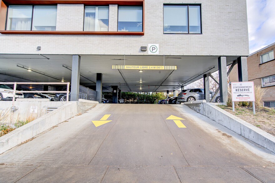 More Photos Of 12421 Boul Lacordaire, Montréal Medical For Sale