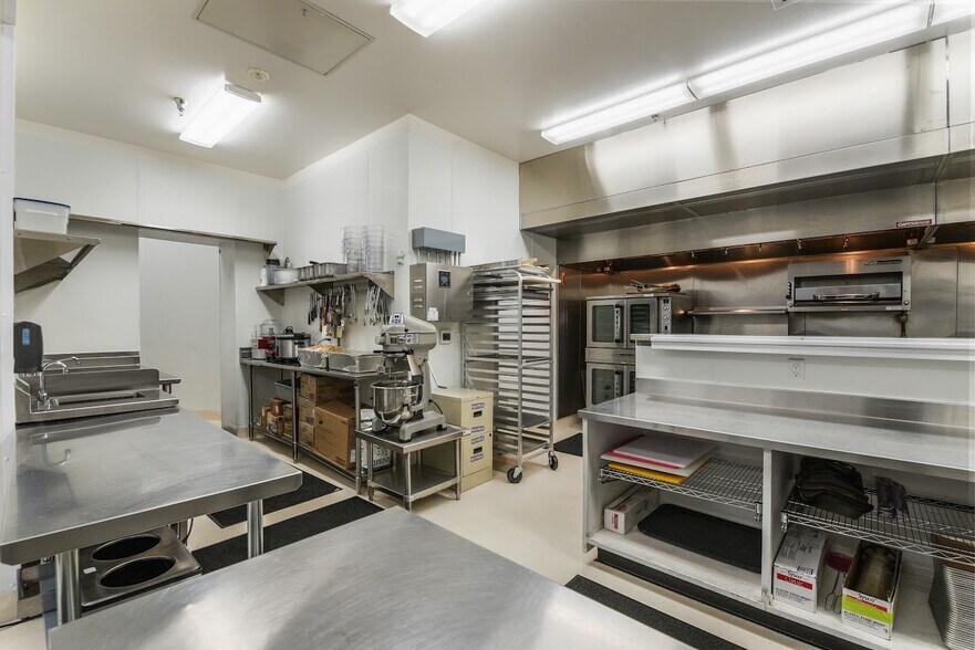 More Photos Of 208 S Green St, Sonora Restaurant For Sale