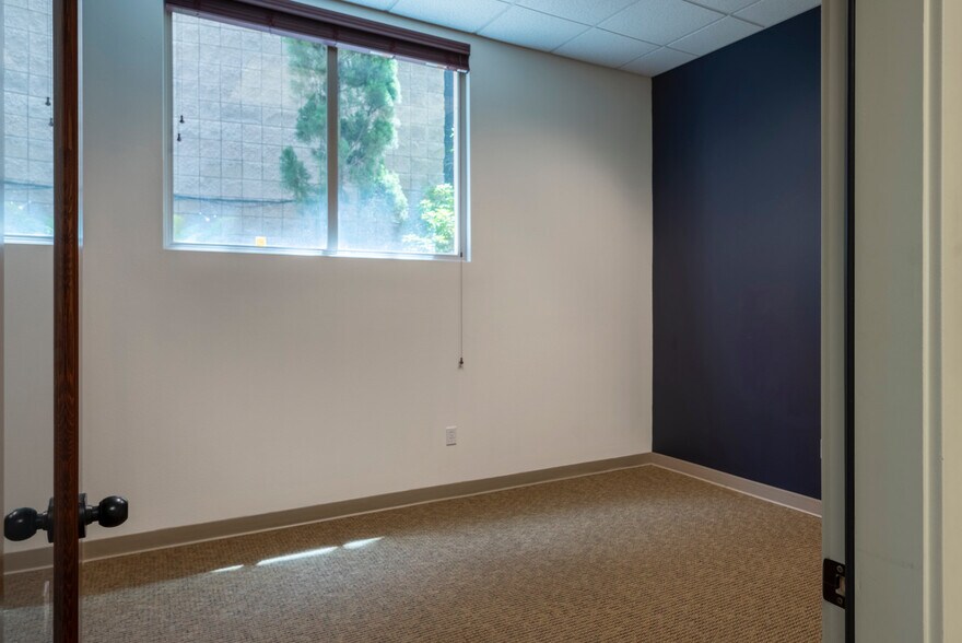 More Photos Of 180 Lithia Way, Ashland Office Residential For Sale