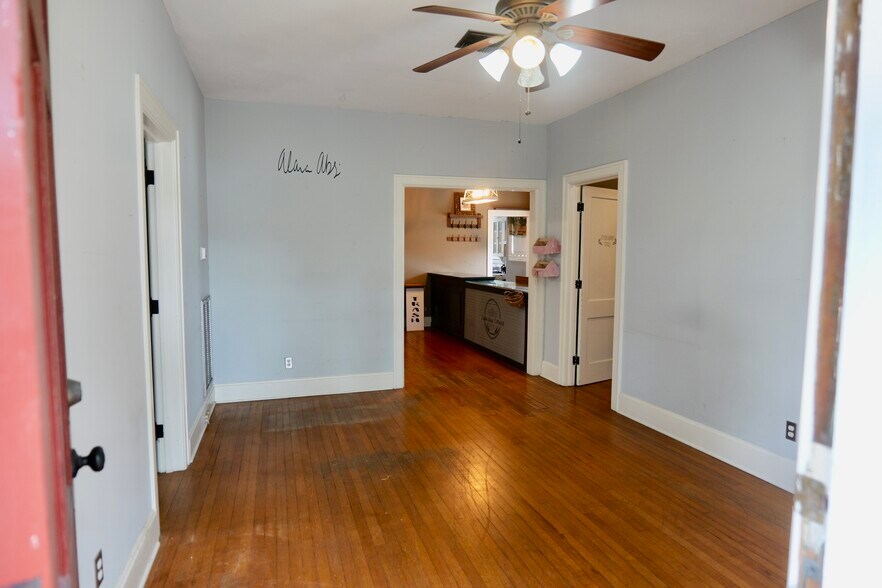 More Photos Of 1317 N Parkerson Ave, Crowley Storefront Retail Office For Sale