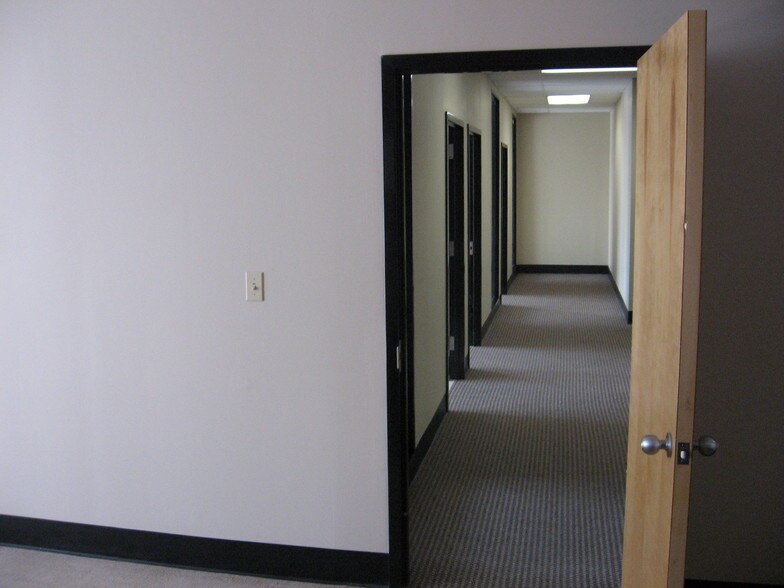 More Photos Of 76 Progress Dr, Stamford Research And Development For Lease