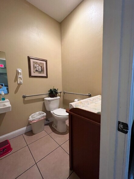 More Photos Of 2760-2766 Dora Ave, Tavares Medical For Sale