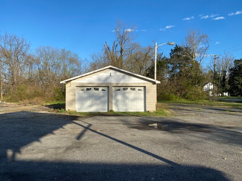 More Photos Of 930 Galesville Rd, Galesville Auto Repair For Sale