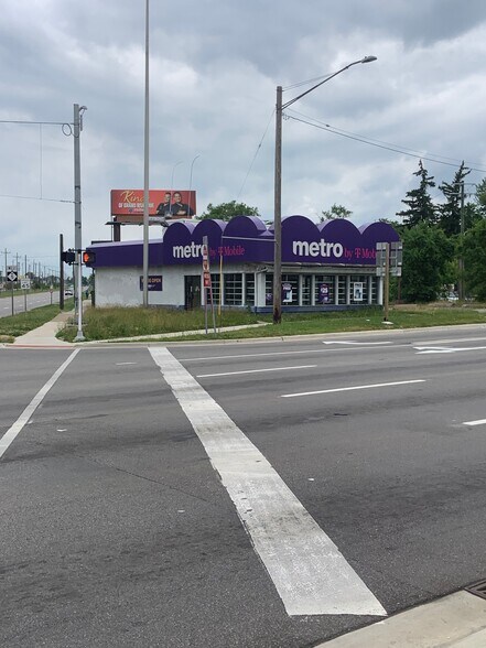 More Photos Of 24150 Grand River Ave, Detroit General Retail For Lease