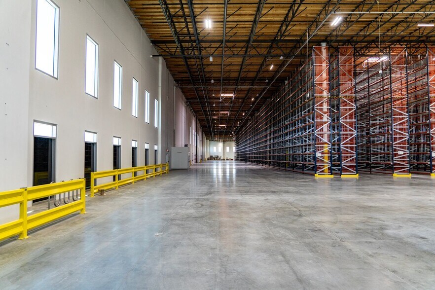 More Photos Of Rogers Rd, Patterson Industrial For Lease