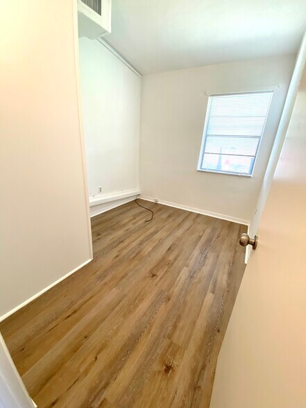 More Photos Of 1985 31st Ave, Vero Beach Office For Sale