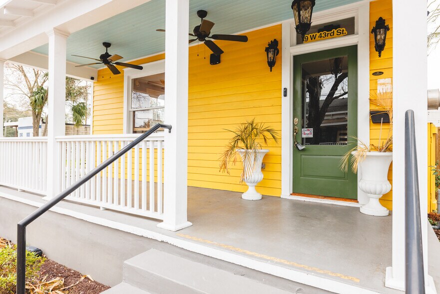 More Photos Of 9 W 43rd St, Savannah Office For Lease