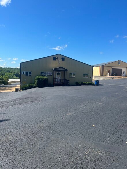 Primary Photo Of 846 State Highway AT, Villa Ridge Warehouse For Lease
