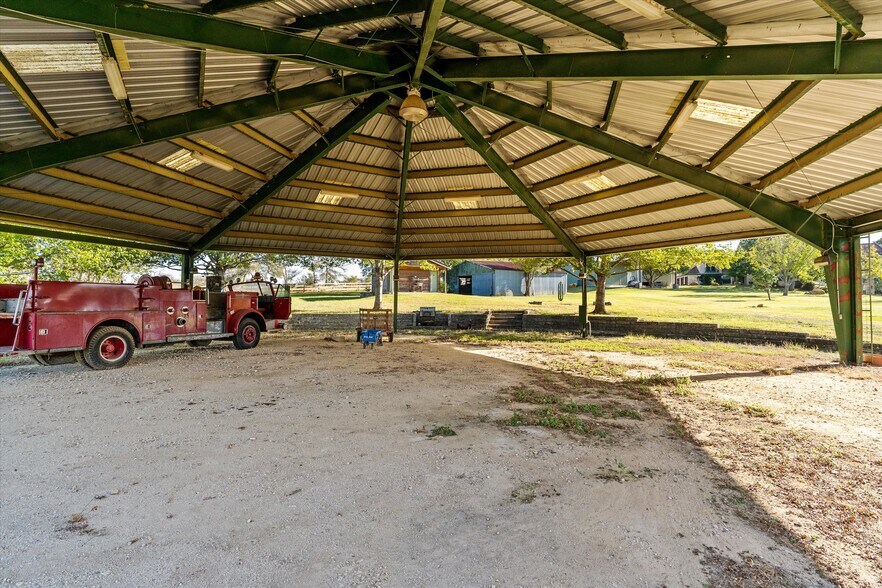 More Photos Of 1092 FM 3000, Elgin Specialty For Sale