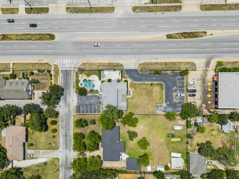 More Photos Of 2300 W Parmer Ln, Austin Freestanding For Sale