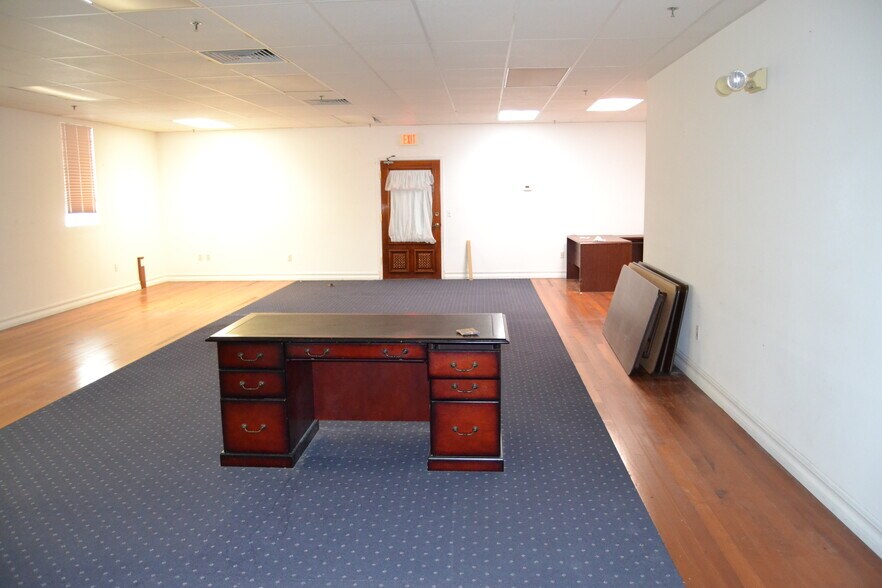 More Photos Of 110 Athens St, Tarpon Springs Light Manufacturing For Sale