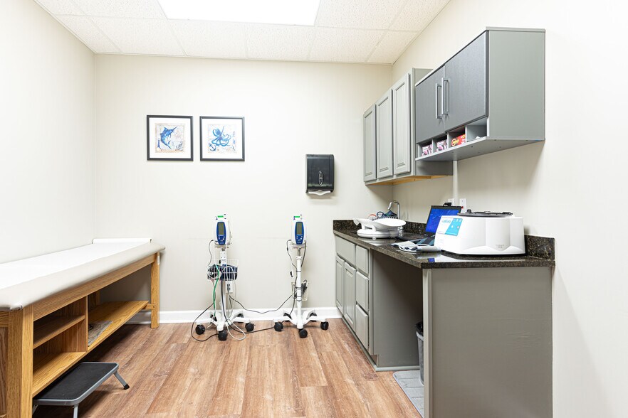 More Photos Of 12959 Palms West Dr, Loxahatchee Medical For Sale