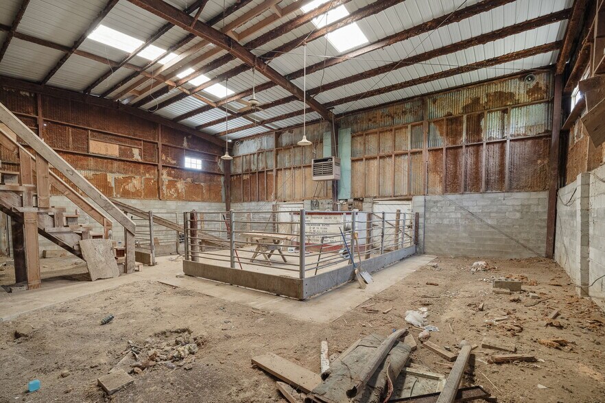 More Photos Of 802 E Nodaway St, Oregon Flex For Sale