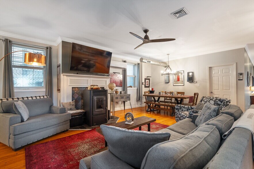 More Photos Of 140 Clinton St, Schenectady Storefront Retail Residential For Lease