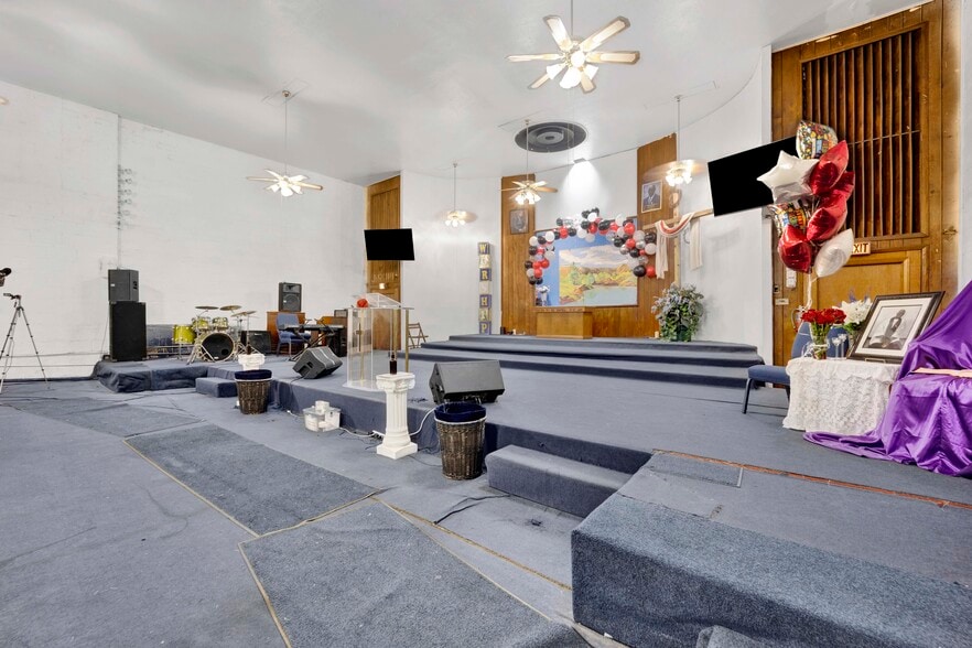 More Photos Of 3677 W Grand Ave, Chicago Religious Facility For Sale