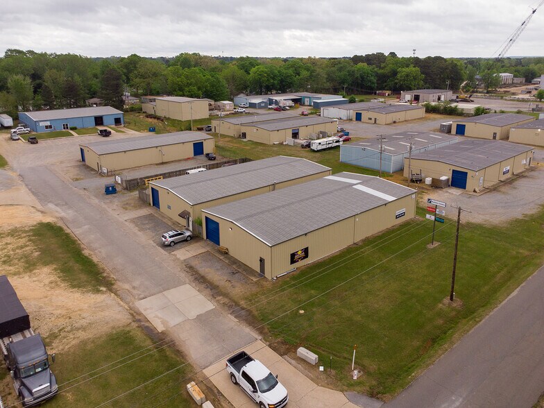 More Photos Of 62 Industrial Park Cir, Benton Light Distribution For Lease