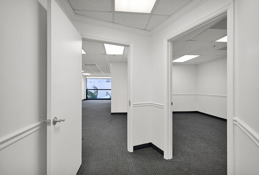 More Photos Of 2691 E Oakland Park Blvd, Fort Lauderdale Office Residential For Lease
