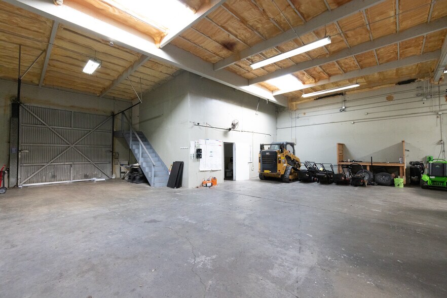 More Photos Of 7200-7240 Adams St & Texaco Ave, Paramount Warehouse For Sale