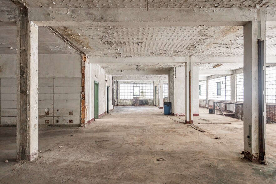 More Photos Of 2615 Rosa Parks Blvd, Detroit Warehouse For Sale