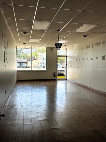 More Photos Of 6503-6515 Campbell Blvd, Pendleton General Retail For Lease