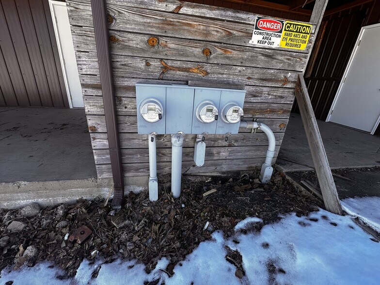 More Photos Of 522A S Main St, Broadway Flex For Sale