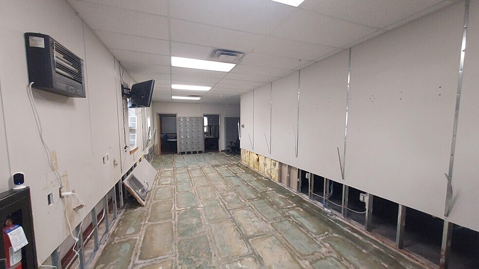 More Photos Of 12420 W K 42 Hwy, Wichita Office Residential For Sale