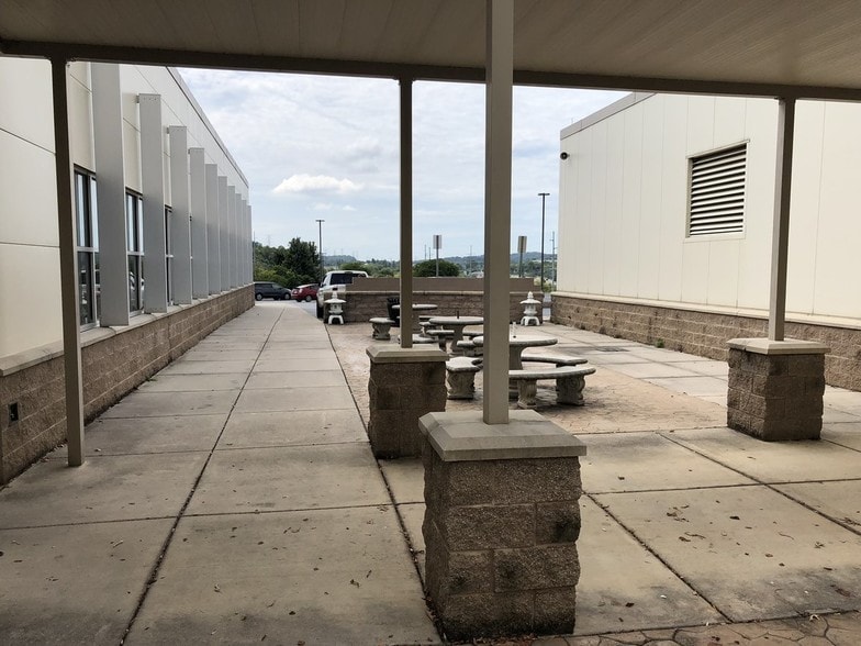 More Photos Of 2332 News Sentinel Dr, Knoxville Medical For Lease