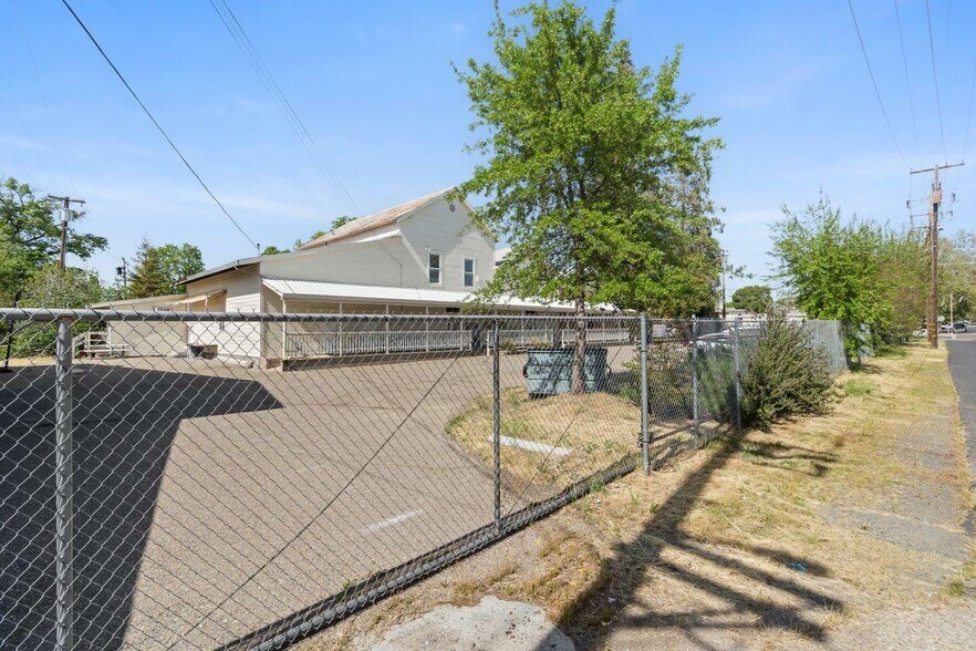 More Photos Of 217 W Jackson St, Ione Storefront Retail Office For Sale