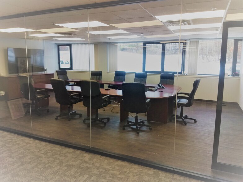 More Photos Of 5 Industrial Way, Salem Flex For Lease