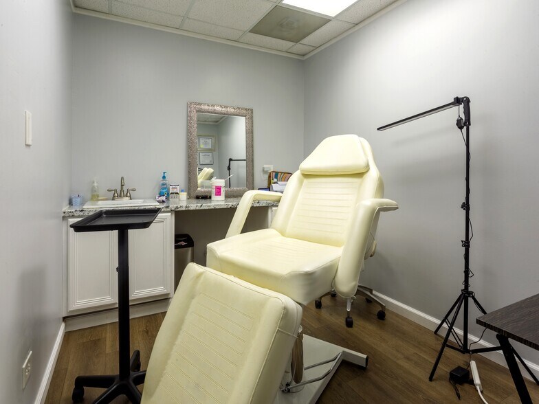 More Photos Of 5 Doctors Park, Asheville Medical For Lease