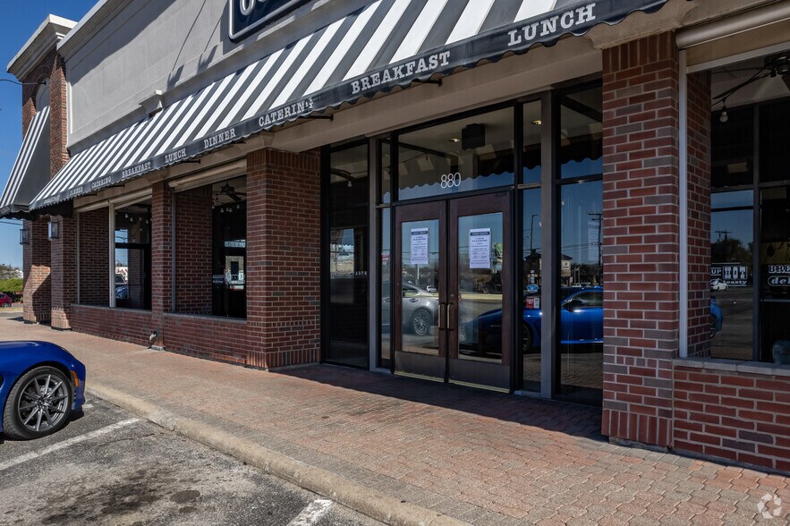 More Photos Of 6060 Forest Ln, Dallas General Retail For Lease