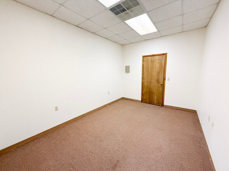 More Photos Of 1901 Carter St, Pampa Office For Sale