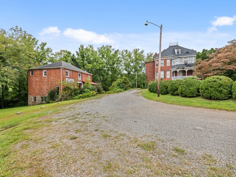 More Photos Of 123 S Main St, Waynesville Office For Sale