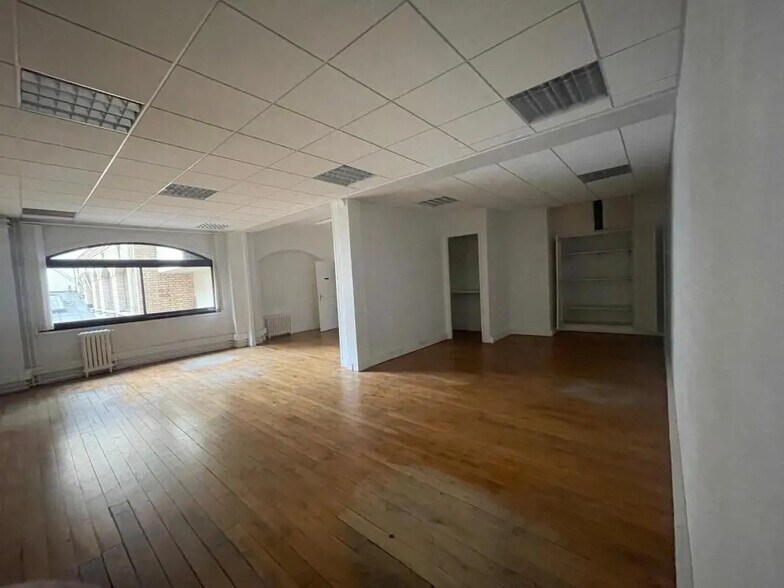 More Photos Of 21 Rue Viète, Paris Office For Sale