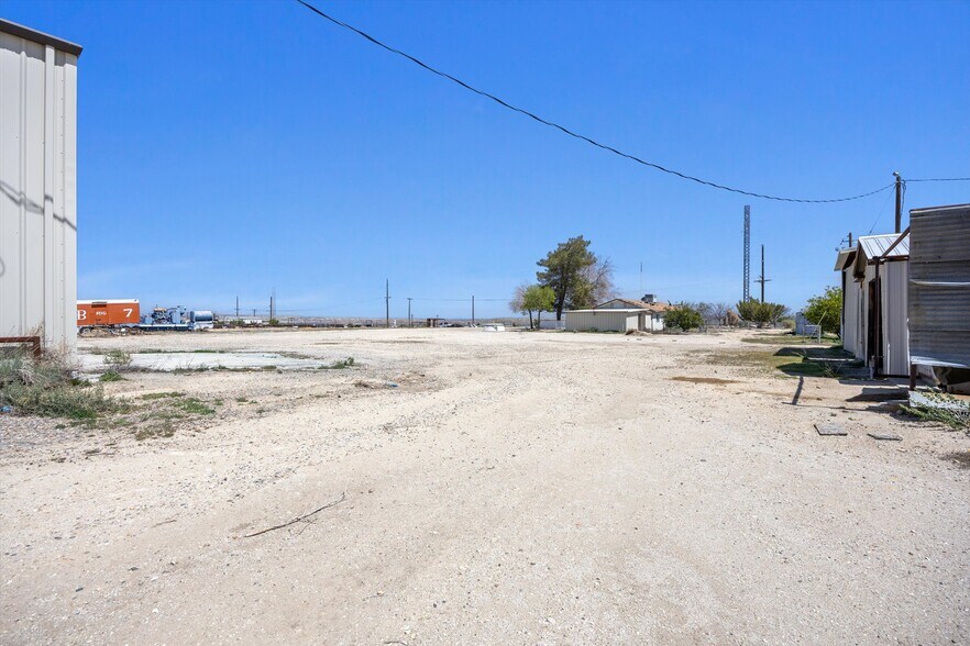 More Photos Of 523-529 Kristin st, Taft Flex For Sale