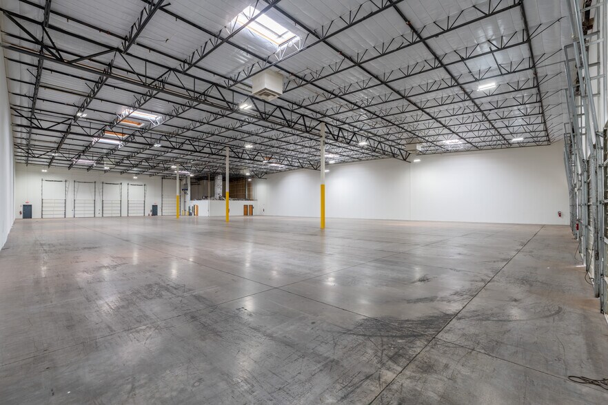 More Photos Of 1250 E Hadley St, Phoenix Distribution For Lease