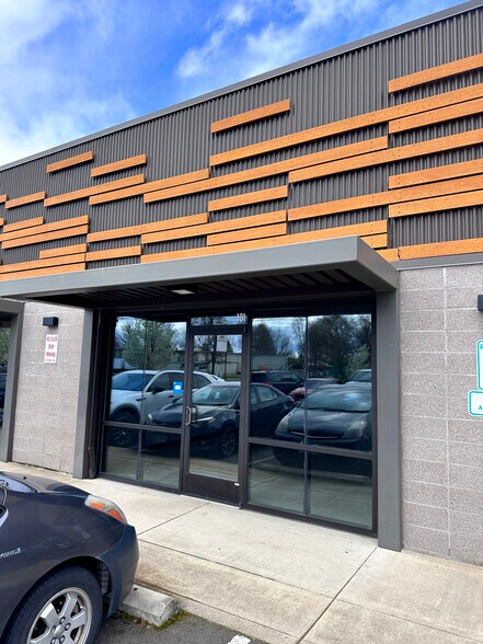 More Photos Of 1805 Silverton Rd NE, Salem Freestanding For Lease