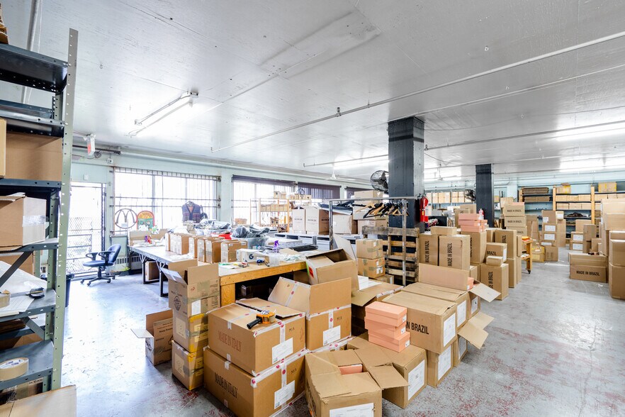 More Photos Of 8815 Av Du Parc, Montréal Loft Creative Space For Sale