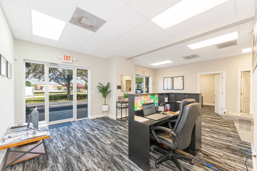 More Photos Of 1501 Sarasota Center Blvd, Sarasota Warehouse For Lease