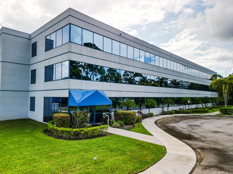 More Photos Of 360 Hiatt Dr, Palm Beach Gardens Office For Lease
