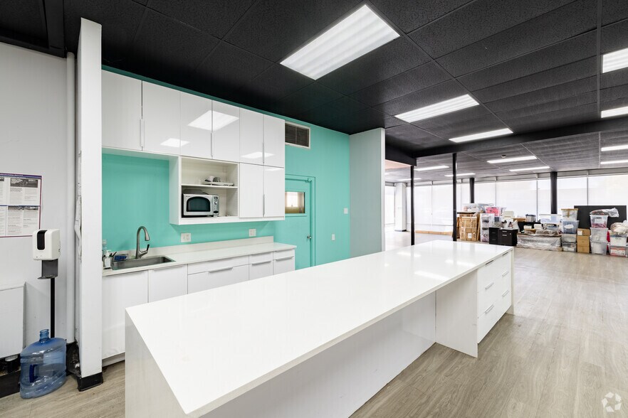 More Photos Of 401-405 W Foothill Blvd, Monrovia Freestanding For Lease